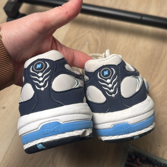 Women's New Balance 1023 White and Blue Sneakers Size 9B - Picture 4 of 8